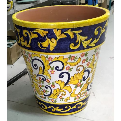 Vaso conico decoro barocco.  Ceramica di Vietri dipinto a...