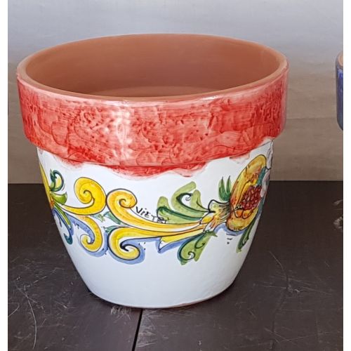 Vaso conico fondo bianco con decoro, bordo rosso. Ceramica di Vietri dipinto a mano.