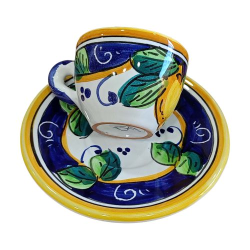 Kaffeetasse mit Untertasse. Zitronen-Linie....