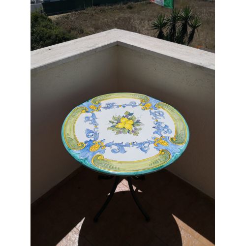 Mesa de piedra volcánica ceramizada. Barroco. Pintada a mano. Cerámica de Vietri.