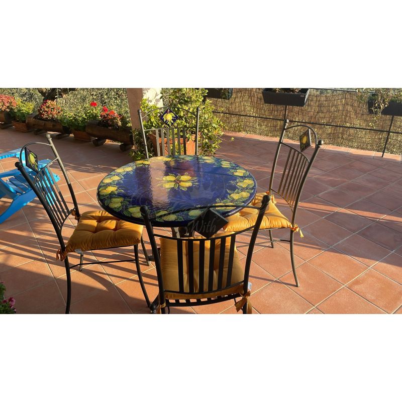 Table en pierre de lave émaillée. Citrons sur...