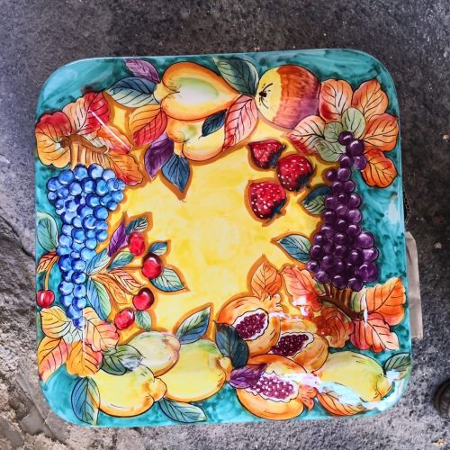 Centro de mesa cuadrado con esquinas redondeadas....