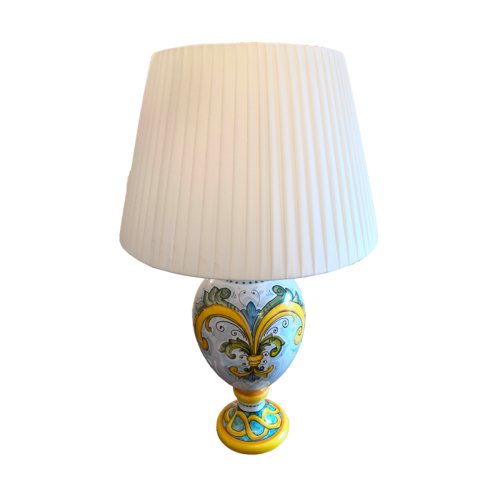 Lume decoro giglio in ceramica vietrese dipinta a mano.
