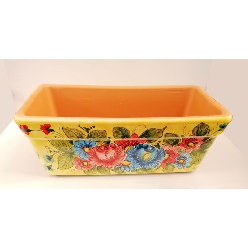 Jardinera rectangular. Fondo amarillo con flores....