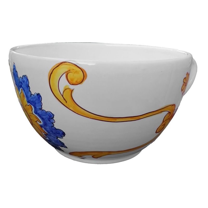 Taza de vaina. Fondo blanco floral. Cerámica...