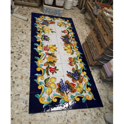 Table rectangulaire en carrelage. Baroque. peinte à la main. Céramique Vietri