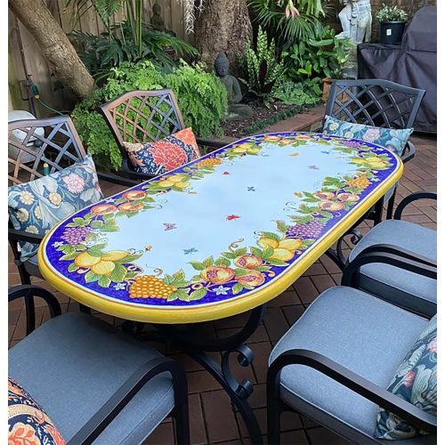 Keramisierter Lavasteintisch. Handbemaltes Amalfi. Vietri-Keramik.