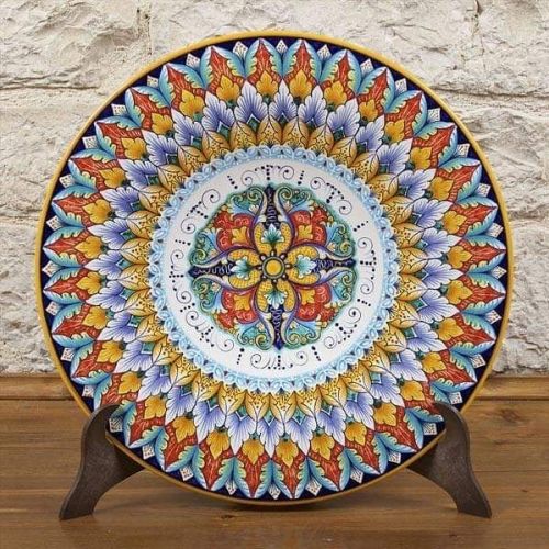 Künstlerischer Wandteller. Vietri-Keramik. Handbemalt.