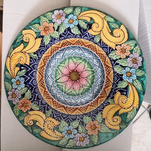 Assiette murale artistique. Céramique vietré. Peinte à la main.