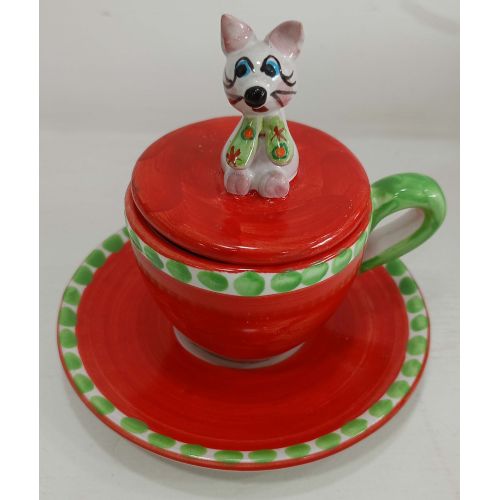 Kaffeetasse mit geprägtem Deckel, Untertasse mit Tiermotiv. Handbemalte Vietri-Keramik.