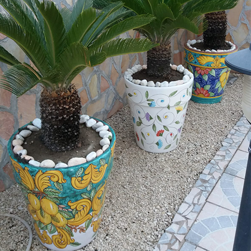 Pot de fleurs conique